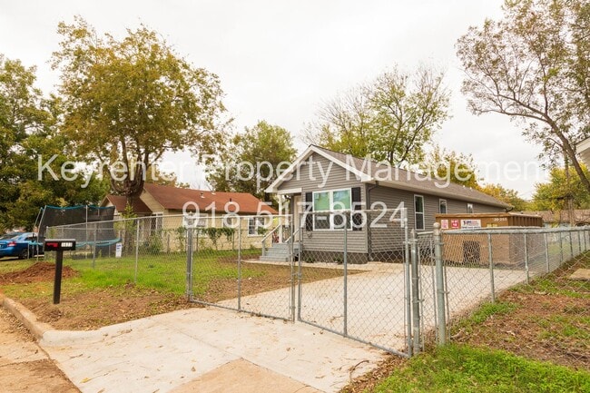 Building Photo - Charming 3-Bedroom Home with Spacious Yard in North Tulsa