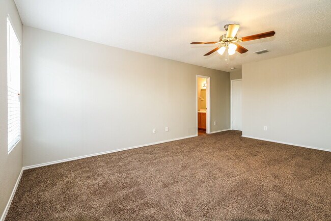 Building Photo - 1815 Northridge Dr