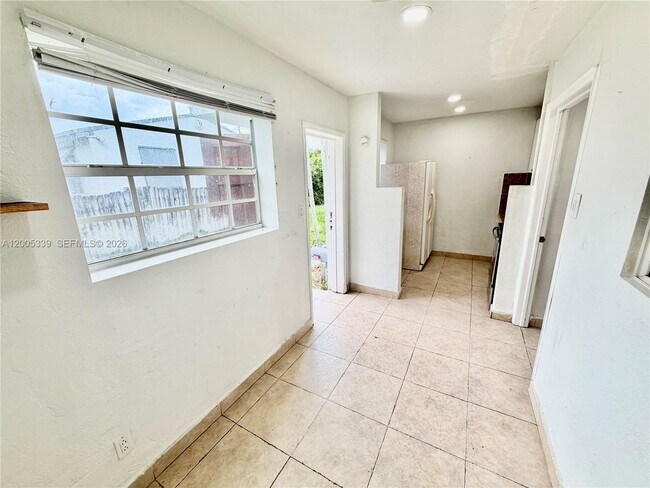 Building Photo - 2212 Grant St