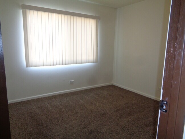 Building Photo - 14785 Lake View Dr