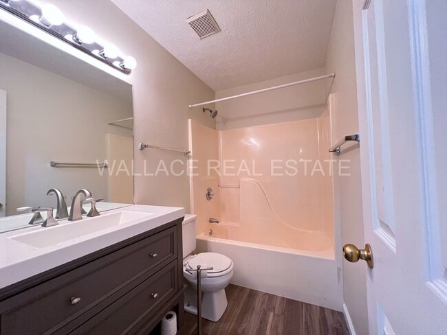 Building Photo - SITUATED IN HALLS IN CROSSROADS NORTH...3 ...