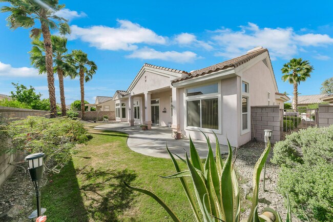 Building Photo - 78549 Links Dr