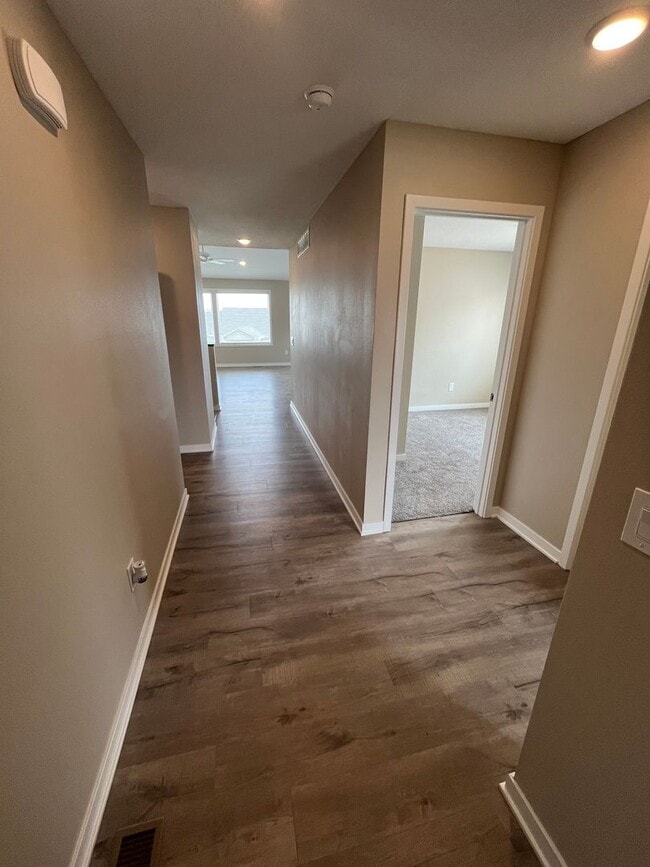 Building Photo - Spacious 4-Bedroom Home in Altoona Neighbo...