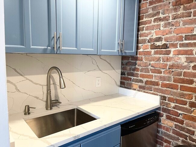 Building Photo - 1750 Washington St