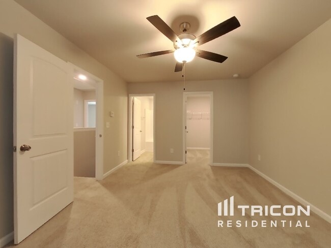 Building Photo - 52 Carriage Hls Dr SE