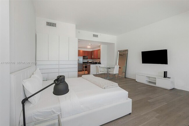 Building Photo - 2301 Collins Ave