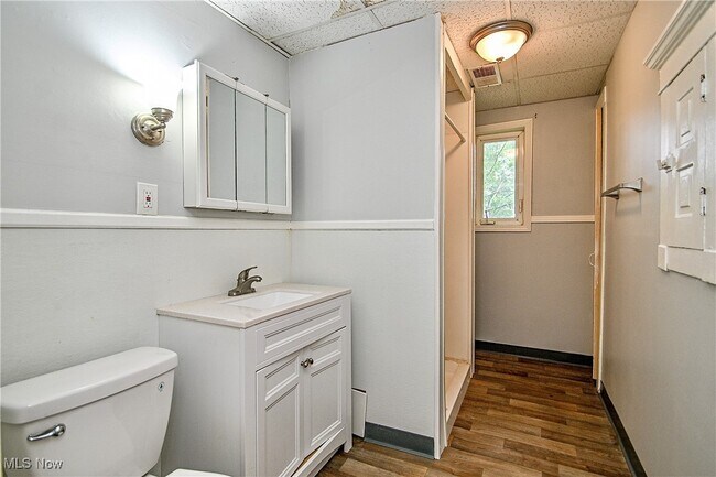 Building Photo - 825 7th St NW