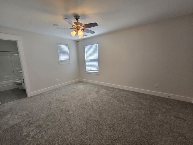 Building Photo - End Unit 3/3.5 Townhome w/ Community Pool!