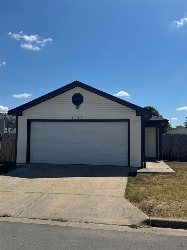 Building Photo - 2729 Lenox Ct