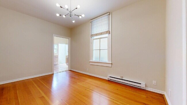 Building Photo - Convenient & Large 2BR/1BA Flat w/ In Unit Laundry & Dishwasher