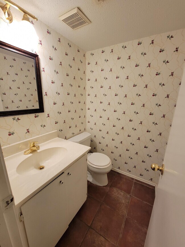 Building Photo - 517 Saddlewood Ln