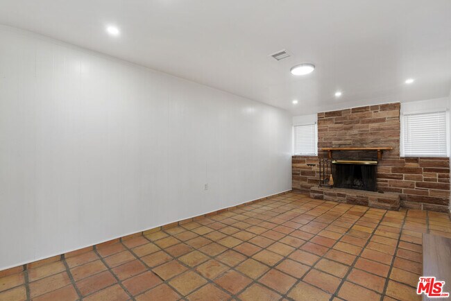 Building Photo - 6739 Garces Ave
