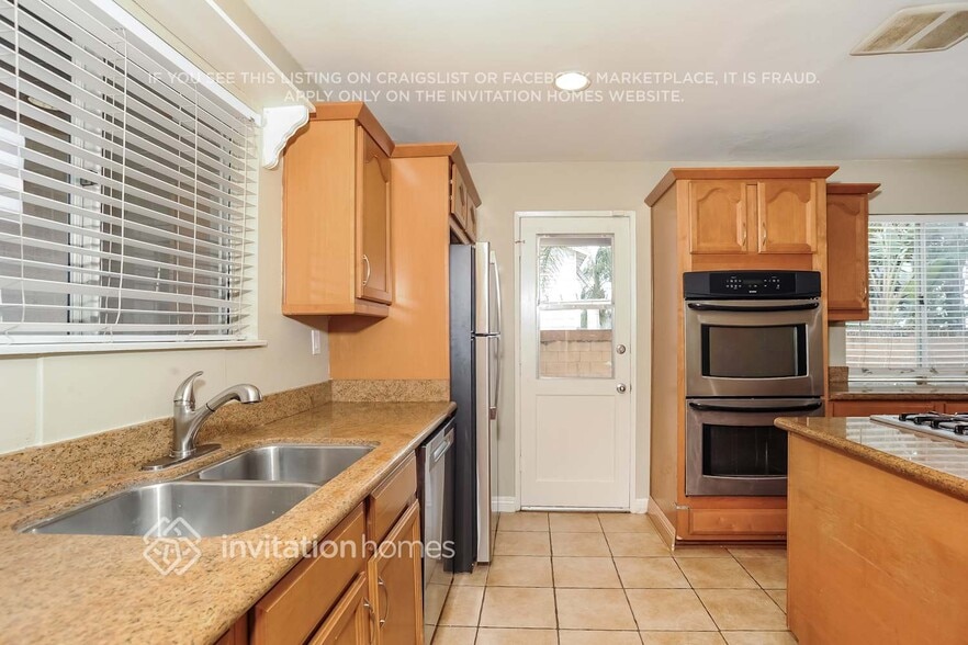 Building Photo - 12889 Fenton Ave