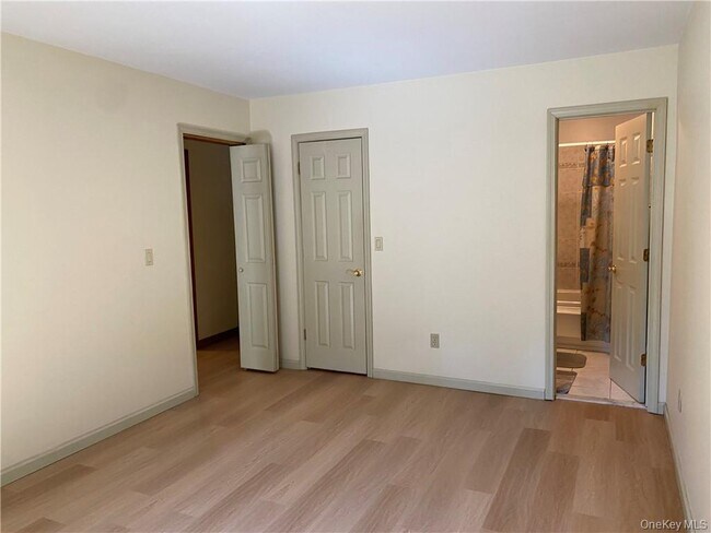 Building Photo - 25 Lexington Hills Rd