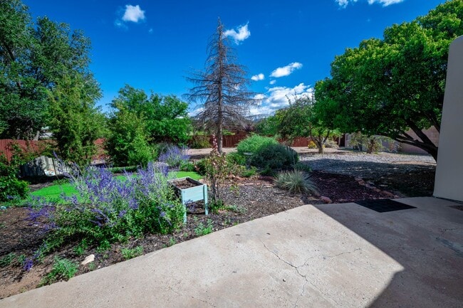 Building Photo - NEW MOVE-IN SPECIAL! Vibrant Home Off Rode...