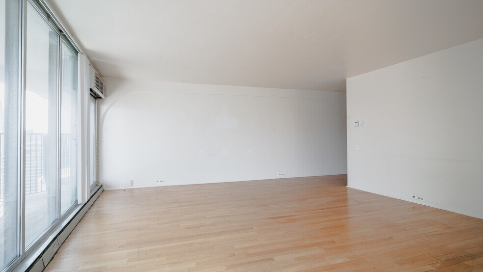 Building Photo - 300 N State St