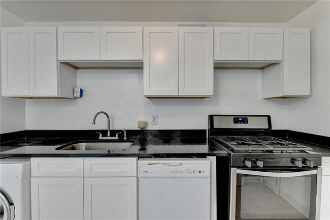 Building Photo - 215 Piedmont Ave NE
