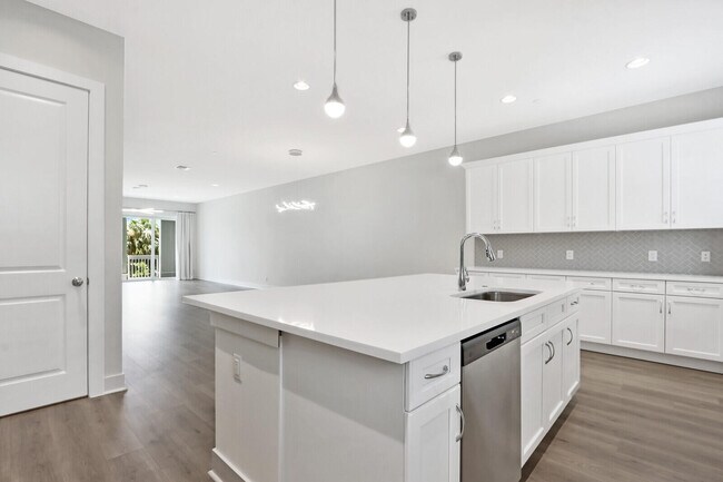 Building Photo - 12556 Gross Pointe Dr