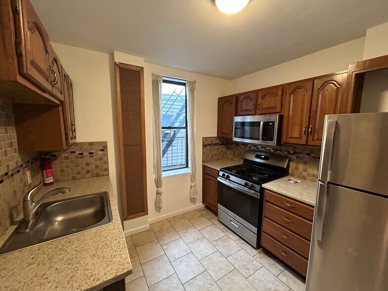 Building Photo - 42 Van Wagenen Ave