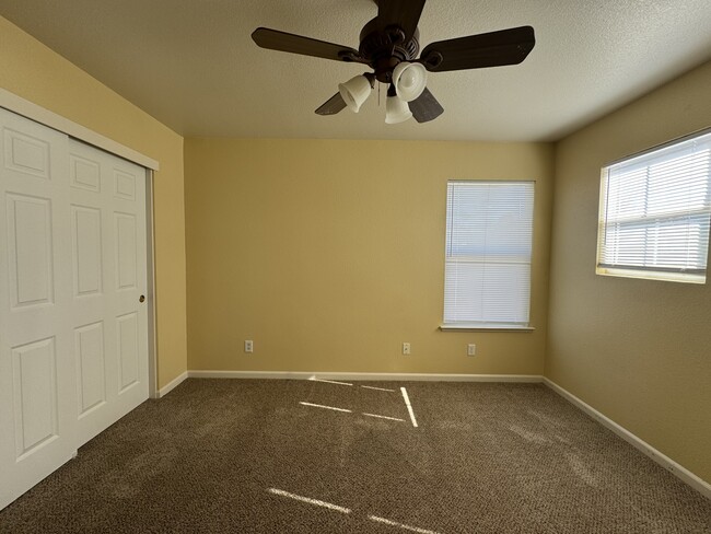 Building Photo - 361 Royal River Dr