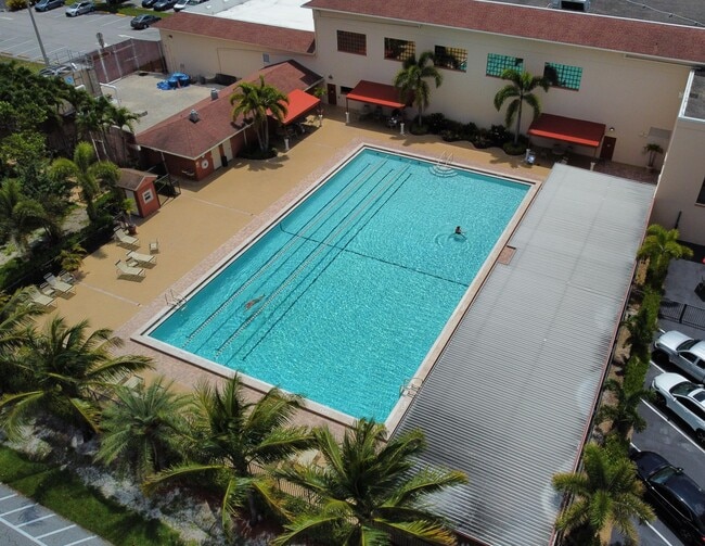 Building Photo - 2092 Wolverton E