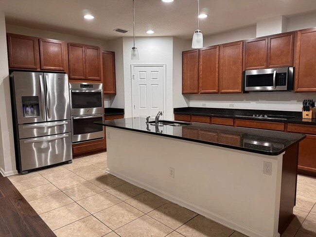 Building Photo - 1002 Wetland Ridge Cir