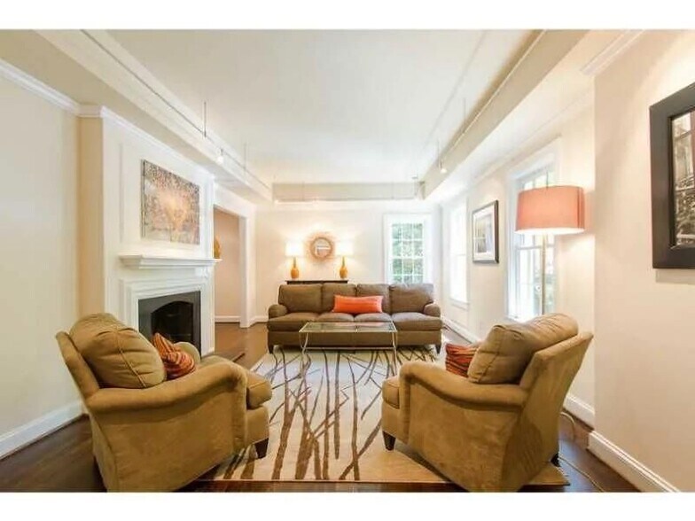 Building Photo - 1916 Greystone Rd NW