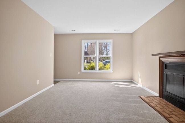 Building Photo - Beautiful Home located near CNU!