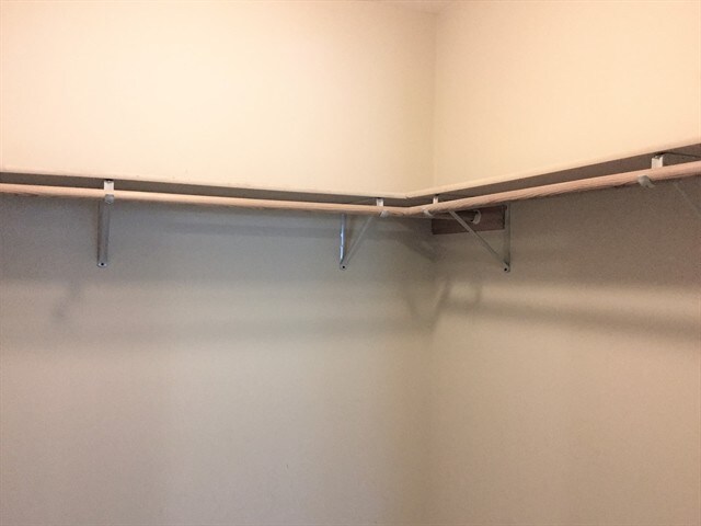 Building Photo - 262 Lakeview Ct