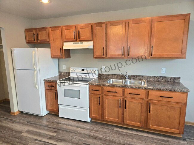 Building Photo - 2333 Roosevelt Rd