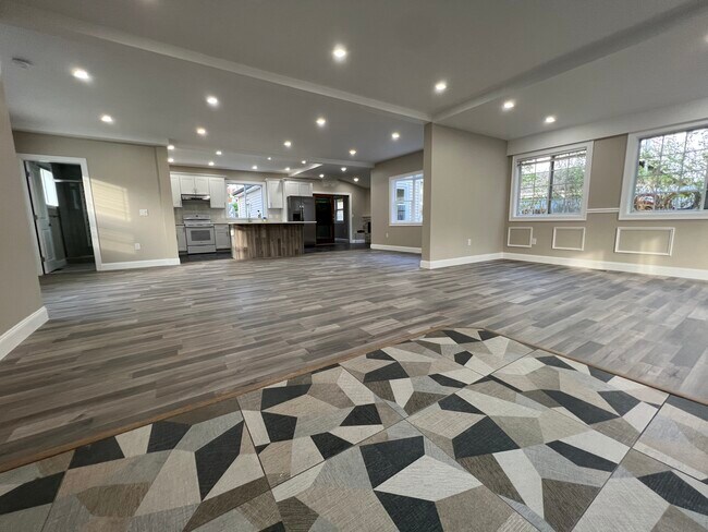 Building Photo - 324 Farrington St