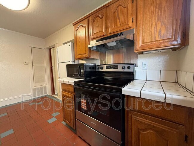 Building Photo - 949 Windeler Ave