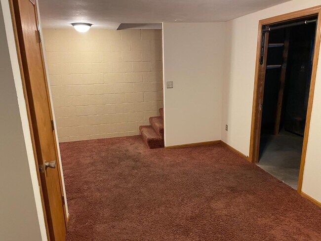 Building Photo - 9221-9223 W Morgan Ave - 9223