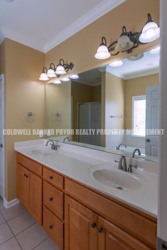 Building Photo - 6811 Neville Dr