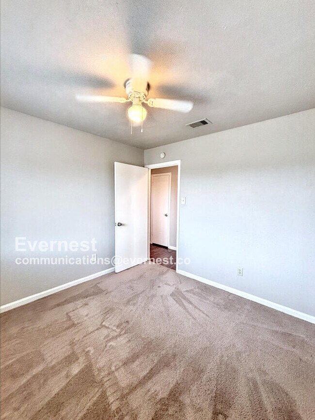 Building Photo - 2038 Woodland Hills Dr