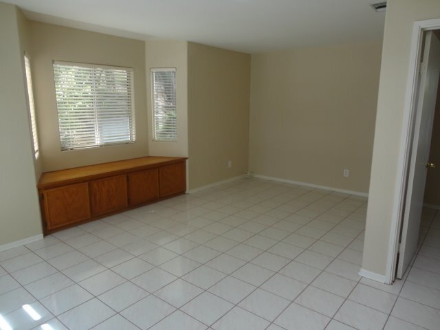 Building Photo - 3 bed/2.5 Bath Home in Oceanside!
