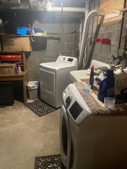 Building Photo - 576 Otterhole Rd