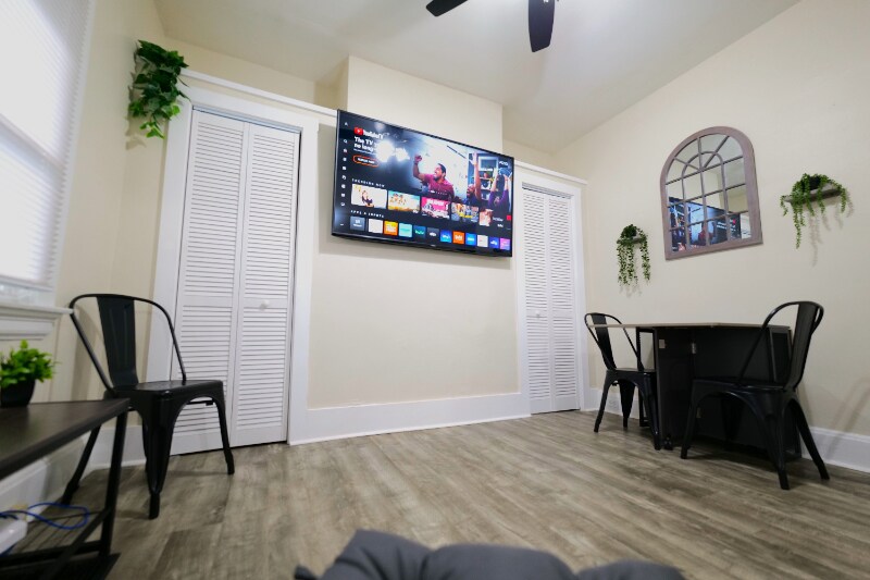 Building Photo - 219 Taylor Ave