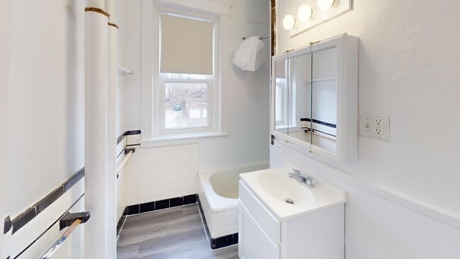 Building Photo - Avl 9/1 - No fee! Spacious 1BR near Cleveland Circle!