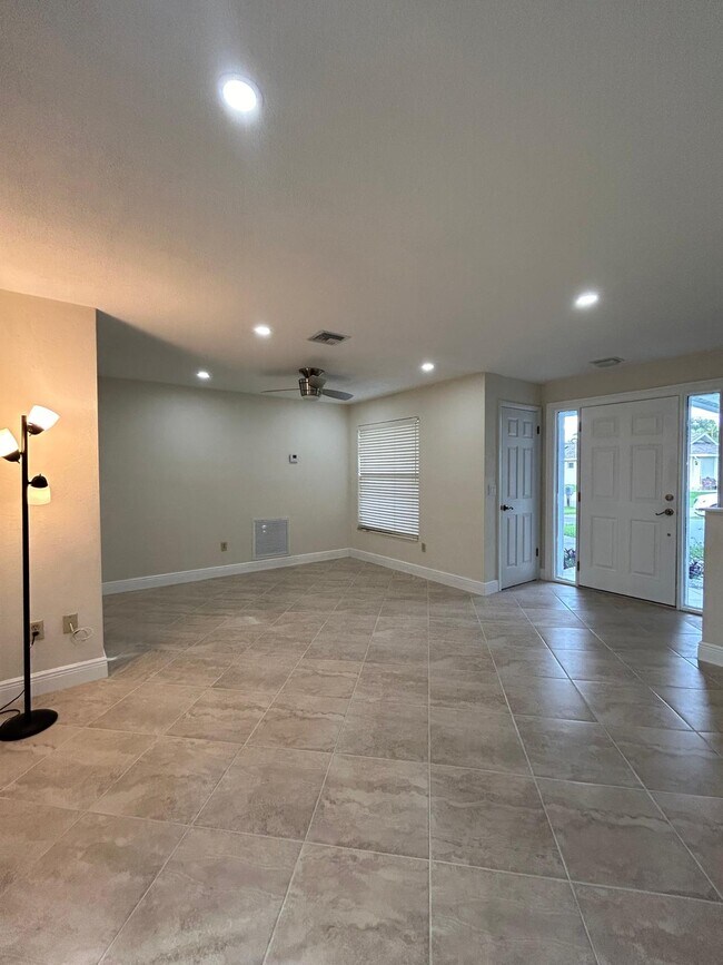 Building Photo - 4108 SE 8th Ave