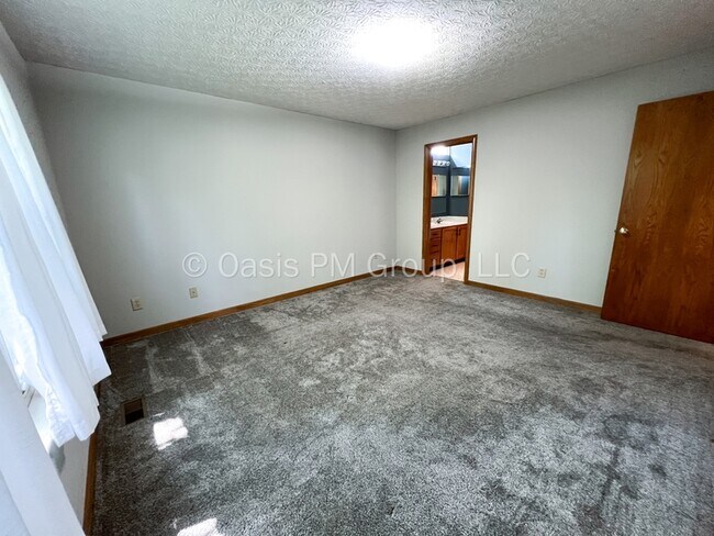 Building Photo - 8575 Kingsley Dr