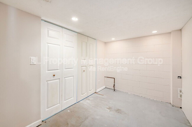 Building Photo - 4922 Dunlap Rd