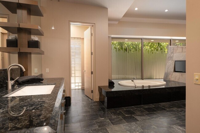 Building Photo - 9 Rockcrest