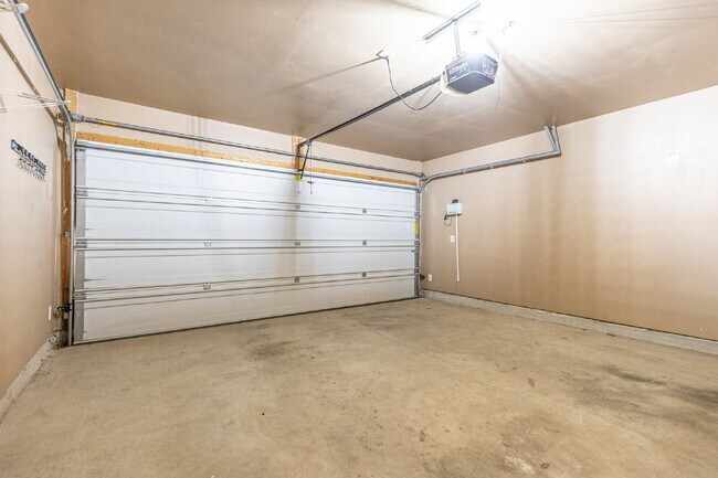Building Photo - 259 Creekview Way