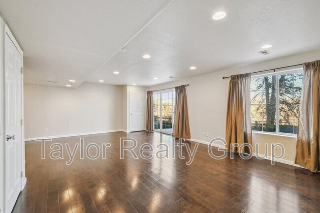 Building Photo - 22951 E Roxbury Dr