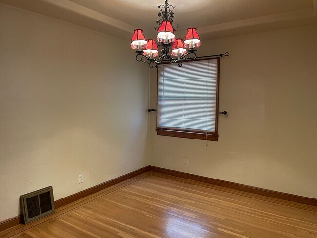 Building Photo - 6 Month Lease on a Two-Bedroom 1 Bathroom East Sacramento Home