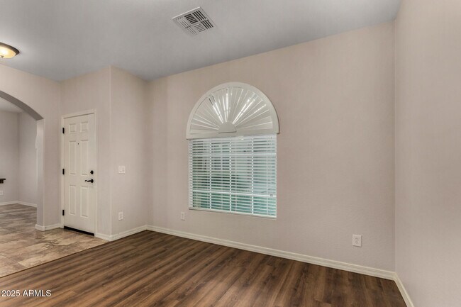Building Photo - 955 S Henry Ln