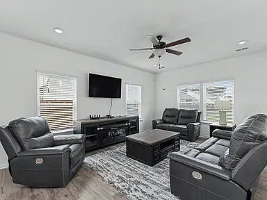 Building Photo - 691 Snow Owl Dr