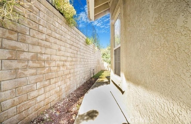 Building Photo - 6011 E Queens Dr