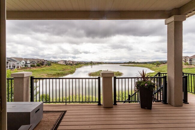 Building Photo - Spacious 4-Bedroom Home in Prestigious For...